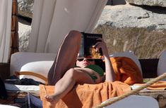 Кэти Перри в бикини на пляже Мексики фото #7