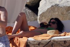Кэти Перри в бикини на пляже Мексики фото #15