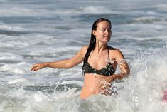 Соблазнительная Оливия Уайлд в мокром купальнике на пляже в Лос-Анджелесе фото #7
