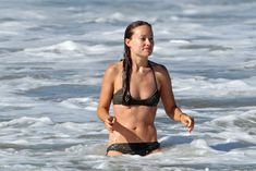 Соблазнительная Оливия Уайлд в мокром купальнике на пляже в Лос-Анджелесе фото #8