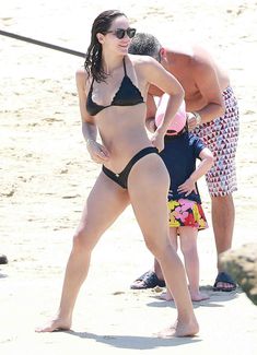 Секси Кэтрин МакФи в черном бикини на пляже Кабо-Сан-Лукас фото #9