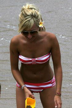 Эшли Тисдейл празднует день рождения на пляже Майами фото #4