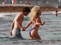 Секси Джулианна Хаф в бикини на съемках в Майами фото #43