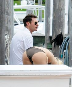 Сексуальная Джулианна Хаф в бикини на отдыхе в Майами фото #2