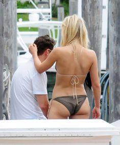 Сексуальная Джулианна Хаф в бикини на отдыхе в Майами фото #3