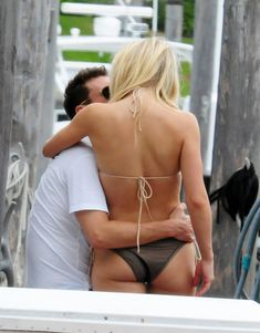 Сексуальная Джулианна Хаф в бикини на отдыхе в Майами фото #5