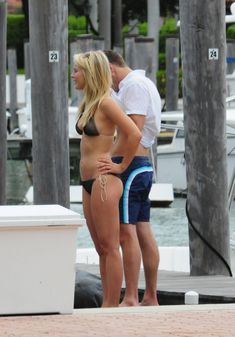 Сексуальная Джулианна Хаф в бикини на отдыхе в Майами фото #11