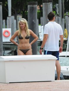 Сексуальная Джулианна Хаф в бикини на отдыхе в Майами фото #13