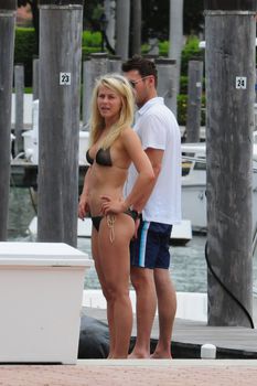 Сексуальная Джулианна Хаф в бикини на отдыхе в Майами фото #14