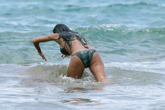 Сексуальная Николь Шерзингер на пляже в Гавайях фото #15