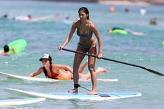 Секси Николь Шерзингер в бикини на пляже в Гавайях фото #18