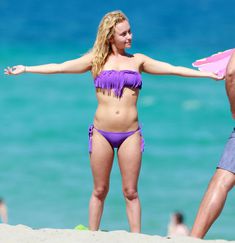 Фигура Хайден Панеттьери в бикини на пляже в Майами фото #38