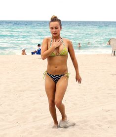 Сексуальное тело Хайден Панеттьери в бикини на пляже Майами фото #18