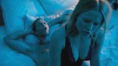 Секс кадры с Кристен Белл в сериале «Обитель лжи» фото #6