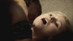 Секс кадры с Кристен Белл в сериале «Обитель лжи» фото #19