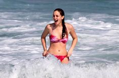 Секси Лейтон Мистер в бикини на пляже в Рио-де-Жанейро фото #9