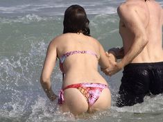 Секси Лейтон Мистер в бикини на пляже в Рио-де-Жанейро фото #14