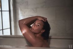 Красотка Деми Ловато разделась для журнала Vanity Fair фото #2