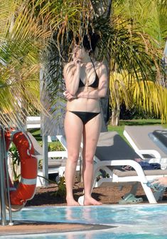 Тело Джеммы Артертон в купальнике фото #3