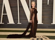 Рита Ора без белья на афтепати после Оскара фото #7