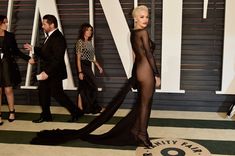 Рита Ора без белья на афтепати после Оскара фото #10