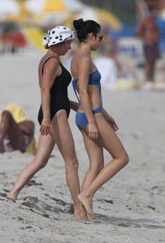 Сексуальная Ольга Куриленко на пляже Майами фото #12