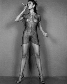 Абсолютно голая Ольга Куриленко в фотосессии Винсента Петерса фото #4