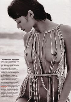 Голая грудь Ольги Куриленко в журнале Elle фото #5