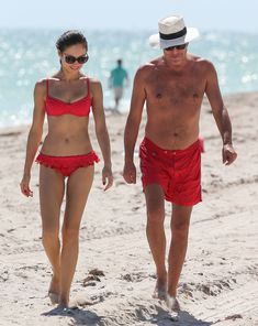 Ольга Куриленко в бикини на пляже Майами фото #5