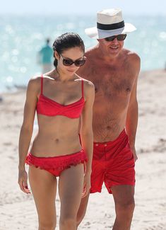 Ольга Куриленко в бикини на пляже Майами фото #7
