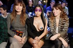 Ники Минаж показала голую грудь на Неделе моды в Париже фото #3