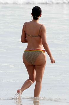 Огромная жопа Ким Кардашьян без фотошопа фото #1