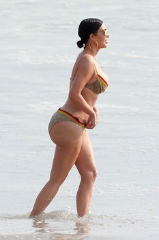Огромная жопа Ким Кардашьян без фотошопа фото #3