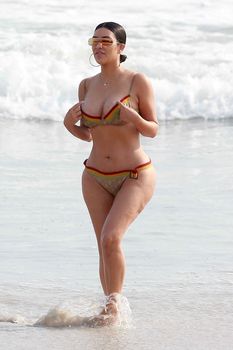 Огромная жопа Ким Кардашьян без фотошопа фото #10