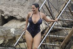 Келли Брук в купальнике на острове Искья фото #12