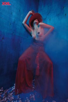 Даша Астафьева в эро фотосесии для журнала XXL фото #8