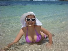Пышногрудая Елена Ленина в купальнике в Индийском океане фото #2