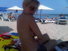 Голая грудь Леры Кудрявцевой на пляже фото #3