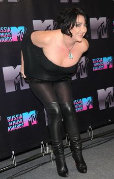 Пышногрудая Лолита Милявская на церемонии «Russia Music Awards» фото #1