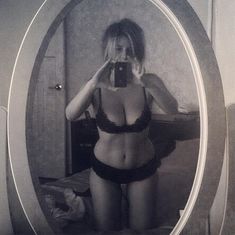 Татьяна Арно (Шешукова) в белье перед зеркалом фото #1