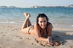 Тина Канделаки в купальнике на пляже фото #1