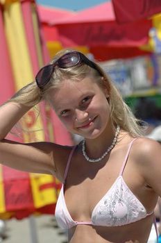 Елена Великанова в купальнике на фестивале «Кинотавр» фото #3