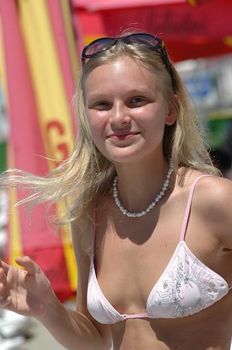 Елена Великанова в купальнике на фестивале «Кинотавр» фото #5