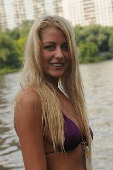 Ксения Баскакова в бикини на городском пляже фото #3