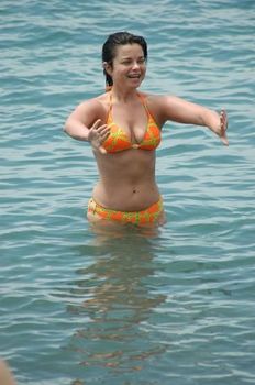 Наташа Королева в бикини на пляже фото #3