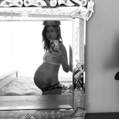 Беременная Джуэл Стэйт засветила соски в Instagram фото #1
