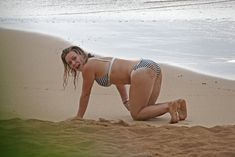 Сексуальная фигура Хилари Дафф в бикини на пляже Мауи фото #13