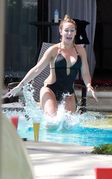 Хилари Дафф в сексуальном купальнике в Мексике фото #6