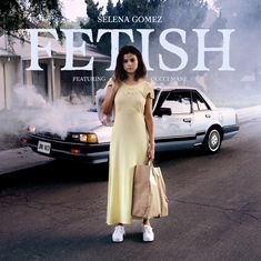 Торчащие соски Селены Гомес в платье для презентации сингла Fetish фото #4
