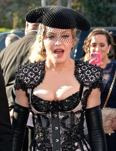 Мадонна засветила попку на The 57th Annual GRAMMY Awards фото #7